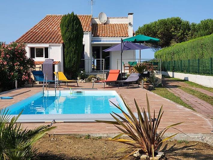 Gîte pour 7 personnes, avec piscine ainsi que jardin et terrasse