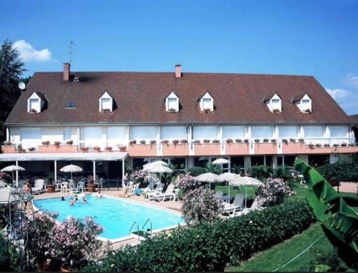 Hôtel pour 2 personnes, avec terrasse ainsi que piscine et jardin, animaux acceptés à Buxy - 2