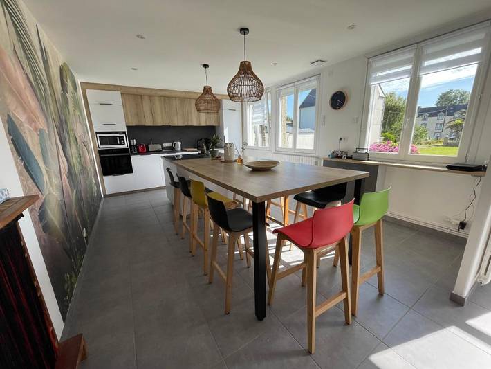 Location de vacances pour 13 personnes, avec terrasse et jardin dans Sainte-Anne la Palud