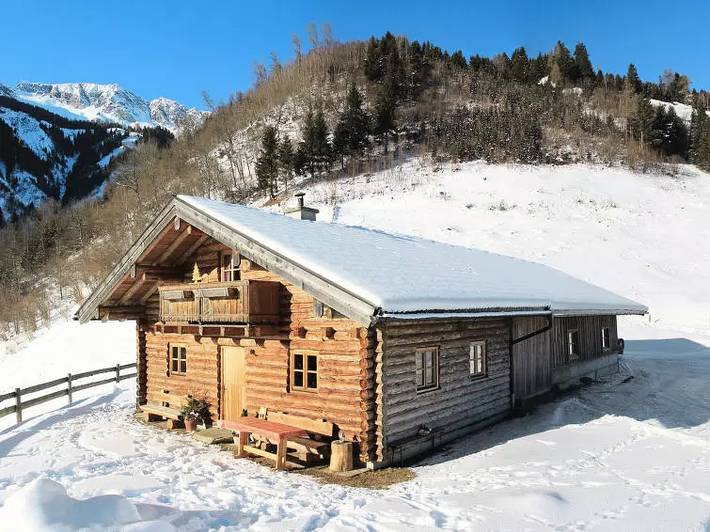 Ferienhaus für 6 Personen, mit Balkon und Terrasse sowie Garten in Uttendorf