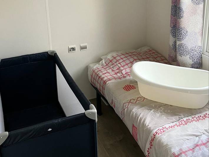 Camping Les Dinosaures - Mobilheim 6 personen - Mh Cosy Baby 3ch 5 pers + 1 Baby (Regenschirmbett) in Talmont-Saint-Hilaire, Vendée