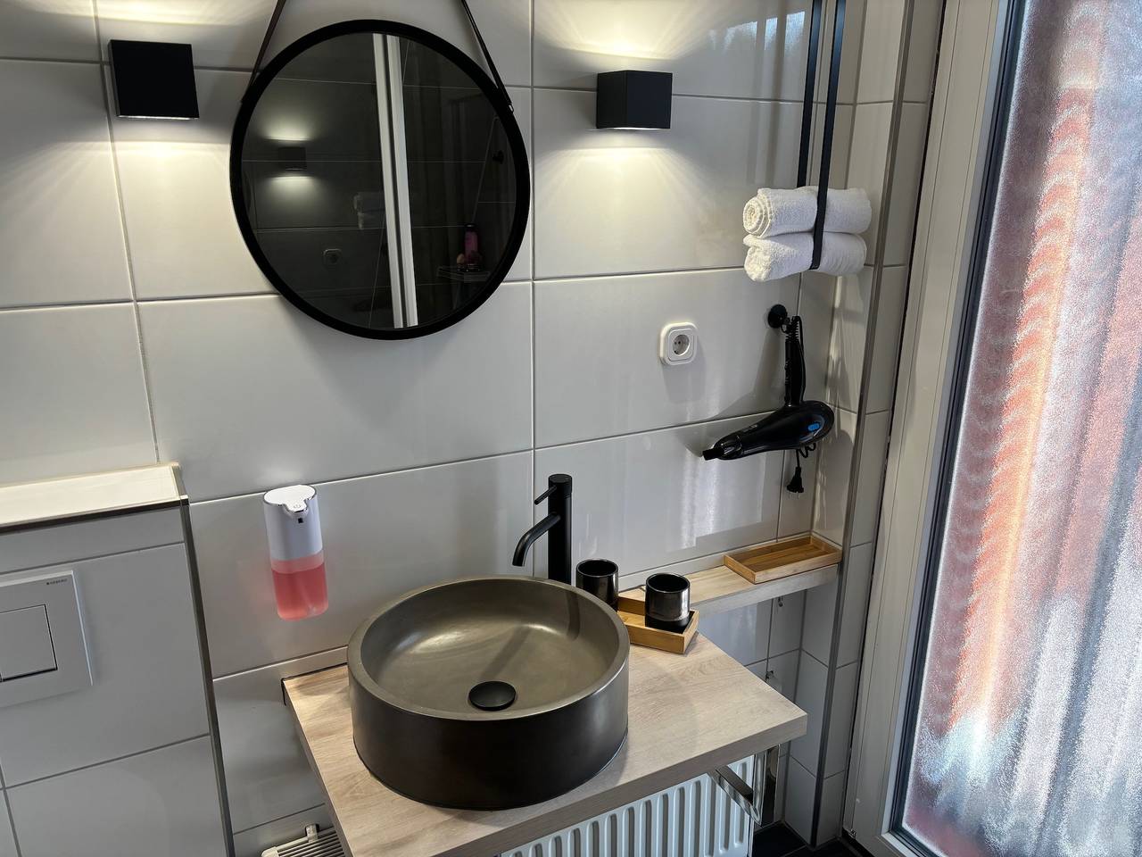 Entire apartment, Holiday Appartment "Anne" with Balcony and Wi-Fi in Bremervörde, Cuxland