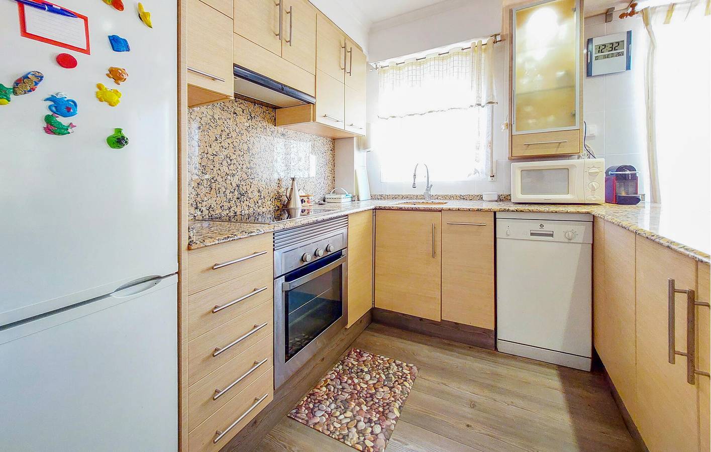 Ganze Ferienwohnung, Modernes Strandapartment mit Pool & Parkplatz - 300m zur Playa Masbó in Moncofa, Costa del Azahar