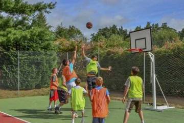 Camping pour 4 Personnes dans Murol, Région de Besse-et-Saint-Anastaise, Photo 4