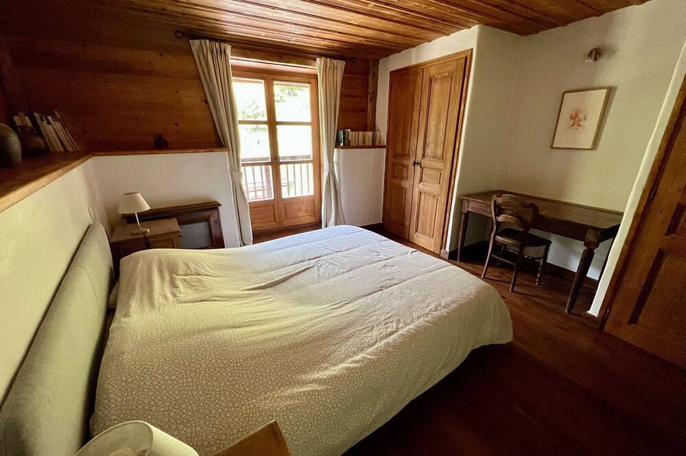 Charming Savoyard chalet in a quiet area with mountain views in Sainte-Foy-Tarentaise, Albertville en omgeving