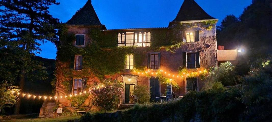 Location de vacances pour 16 personnes, avec vue ainsi que jardin et piscine, animaux acceptés à La Tour-sur-Orb - 2