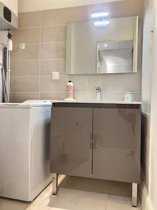 Appartement entier, Appartement Élégant et Confortable coté gare in Ambérieu-en-Bugey, Belley
