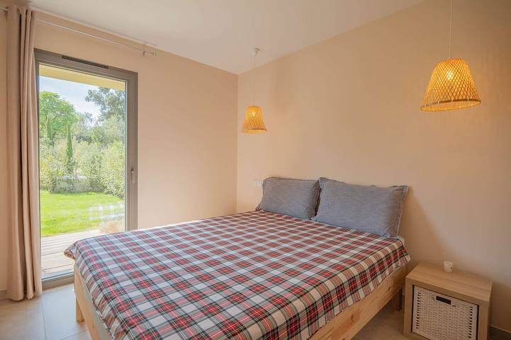 Gîte pour 4 personnes, avec jardin dans Golf De Beauvallon - 3