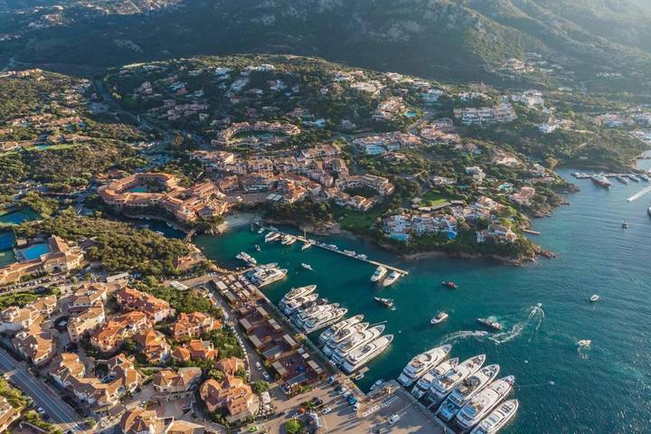 Hôtel pour 2 personnes, avec Terrasse ainsi que Piscine et Vue à Porto Cervo