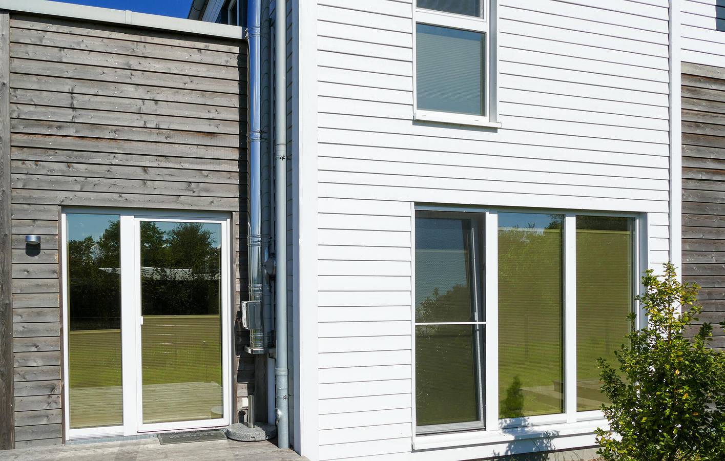 Coastline Getaway: Modern Apartment with Parking & Terrace in Tossens, Butjadingen