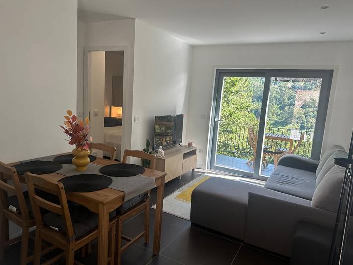 Refúgio de montanha para 4 pessoas, com vista para o lago e jardim e ainda varanda na Região do Minho