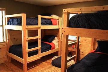 Log Cabin for 10 Guests in Broken Bow Lake, Oklahoma, Picture 4