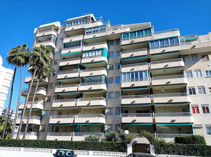 Location de vacances pour 6 personnes, avec jardin ainsi que terrasse et vue sur l’océan à Gandia
