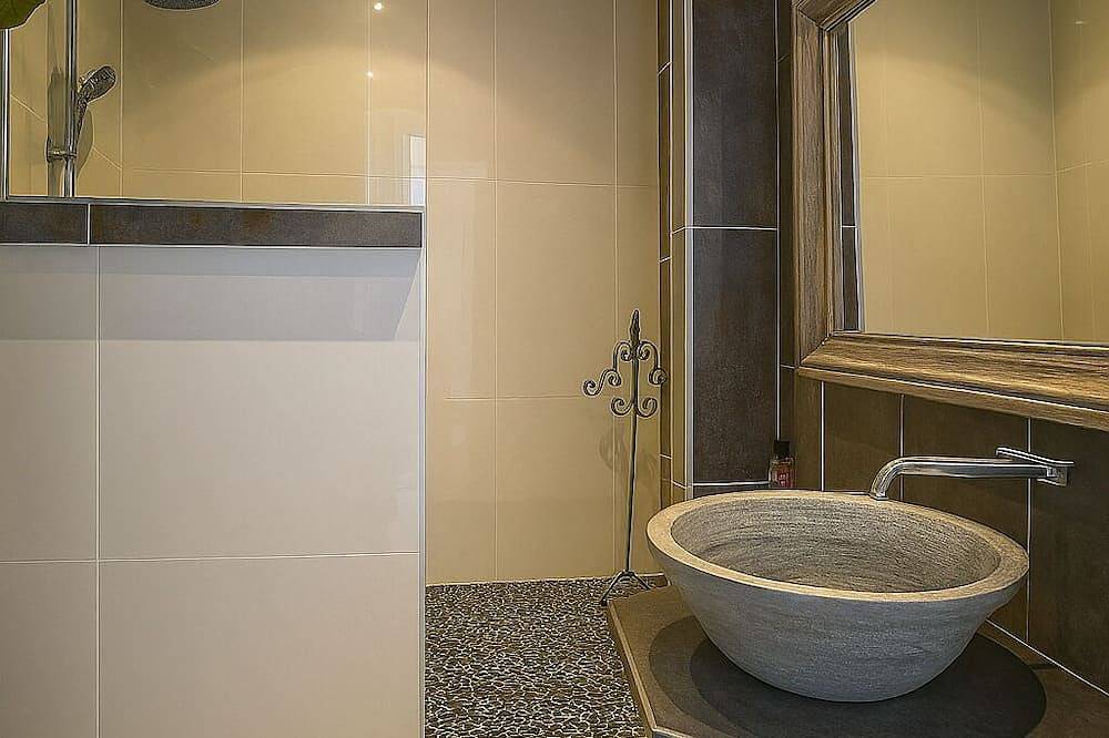 Entire apartment, ✨ Apartment Marie-Antoinette | Elegance & Prestige in the pedestrian center in Fontainebleau, Seine-et-Marne