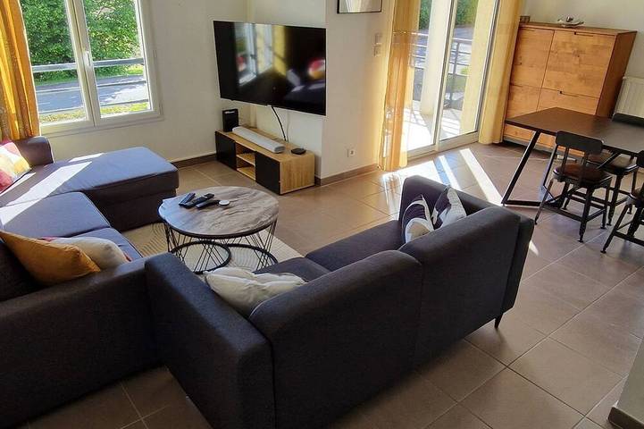 Gîte pour 4 personnes, avec Balcon et Jardin à Prévessin-Moëns