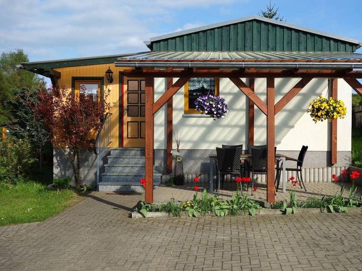 Ferienhaus für 5 Personen, mit Terrasse und Garten sowie Sauna und Seeblick im Ostharz