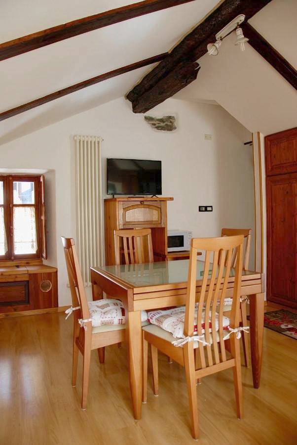 Location de vacances pour 3 personnes, avec vue et jardin dans Nus - 4