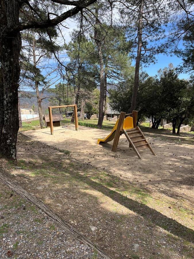 Parc de vacances pour 8 personnes, avec terrasse et piscine, animaux acceptés à Saint-Germain-de-Calberte - 3