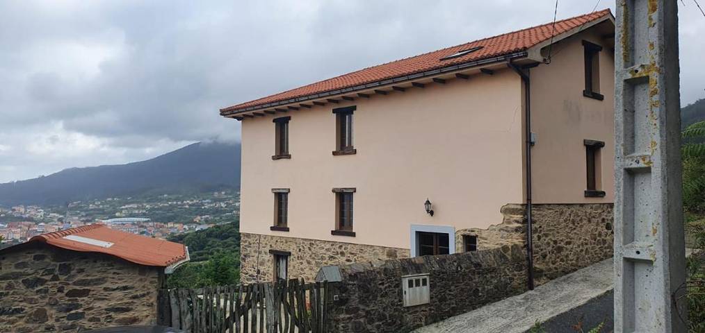 Location de vacances pour 5 personnes, avec vue ainsi que jardin et terrasse, animaux acceptés à Cariño - 2