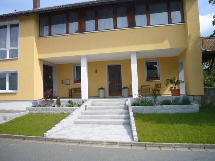 Ferienwohnung für 5 Personen, mit Terrasse und Garten sowie Ausblick