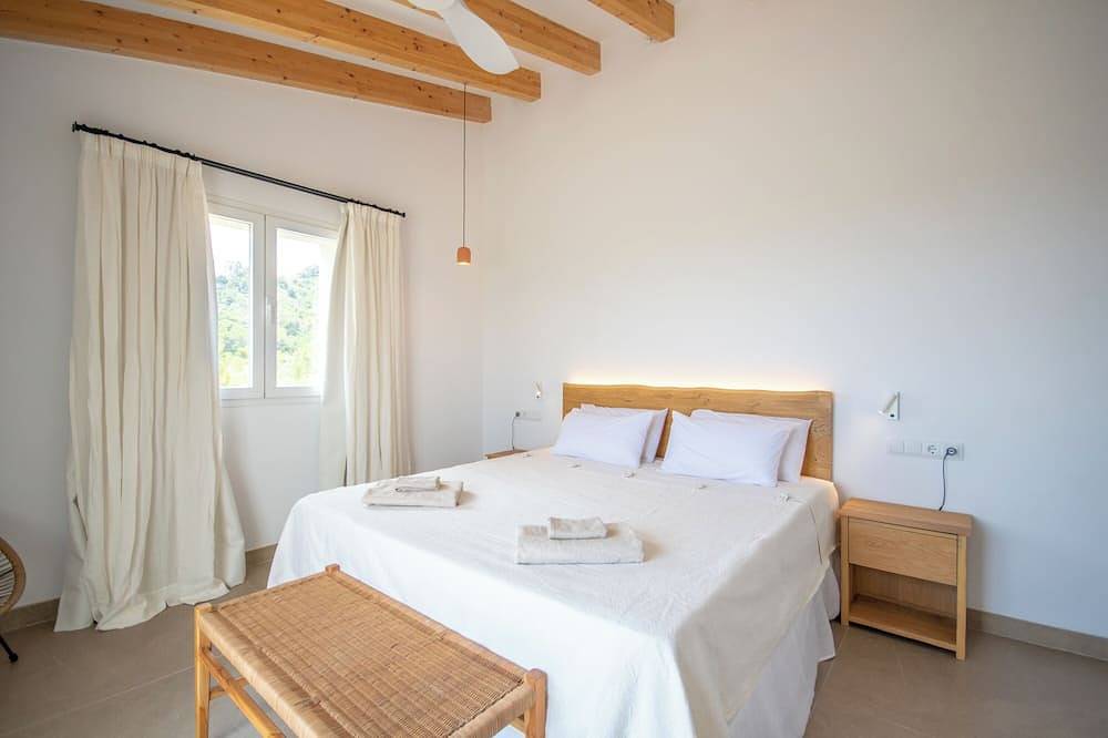 Finca Llorer de Na Penyal im Ibizenkischem Stil in Son Servera, East Majorca