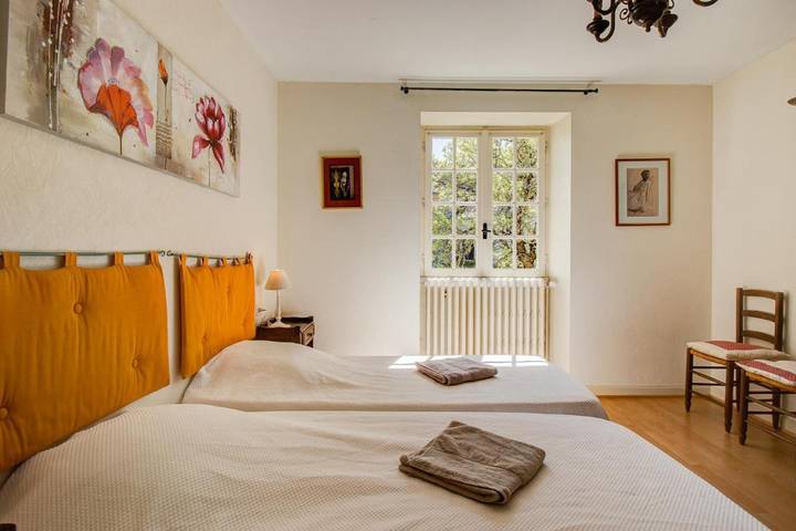 Location de vacances pour 4 personnes, avec Balcon ainsi que Terrasse et Jardin à Espédaillac