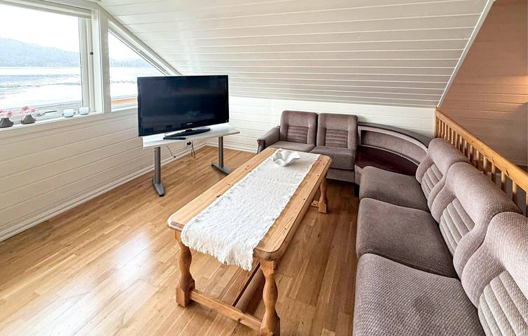 Ganze Ferienwohnung, Ferienwohnung für 10 Personen mit Garten in Finnøy