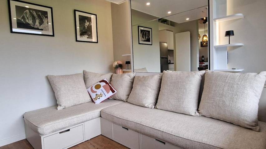 Gîte pour 2 personnes, avec jardin ainsi que vue et terrasse dans Office De Tourisme De Combloux