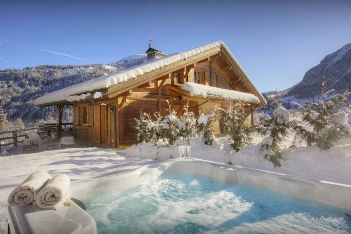 Chalet pour 11 personnes, avec Balcon et Jacuzzi ainsi que Terrasse et Jardin à La Clusaz