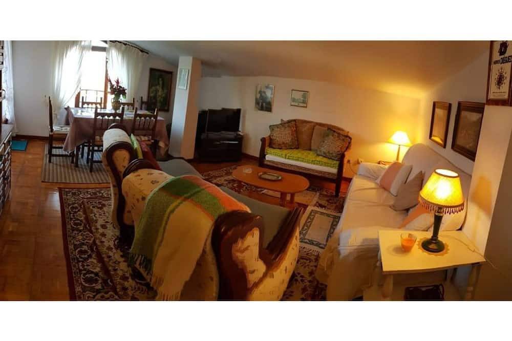 Entire apartment, Penthouse with stunning views in San Vicente de la Barquera, Oyambre Natural Park