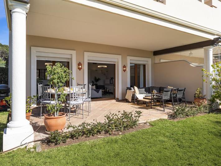 Apartamento para 6 personas, con terraza además de piscina y vistas al mar en El Paraíso