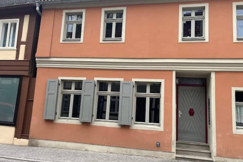 Ganze Wohnung, Schöne Fewo im Eg, beste Innenstadtlage in Marktplatznähe, mit eigenem Parkplatz in Stendal, Altmark