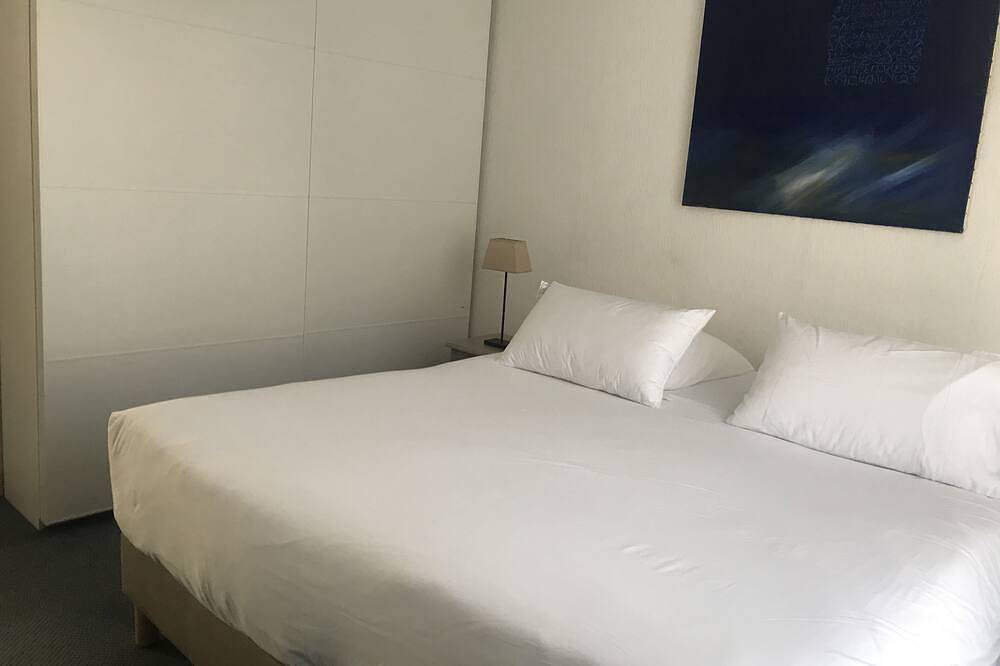 Apartamento entero, Appartement 2 à 4 p et Jardin en Bord de Rivière, en Coeur de Ville, Proche lac in Bort-les-Orgues, Ussel region