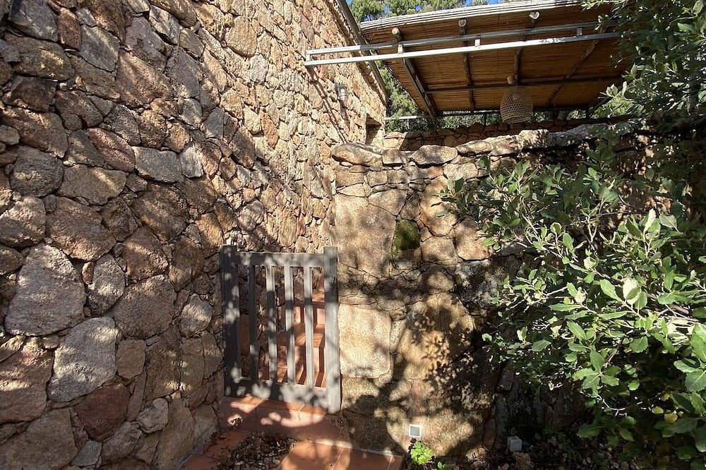 Alquila casa de piedra tipo bergerie con piscina comunitaria in Porto Vecchio, Parc naturel régional de Corse