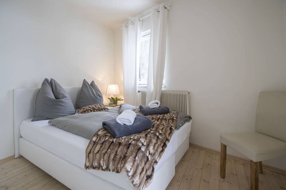 Chalet grosser Garten, nahe der Stadt Salzburg den Seen, Bbq, Sunbeds, 14 Betten in Golling an der Salzach, Tennengau