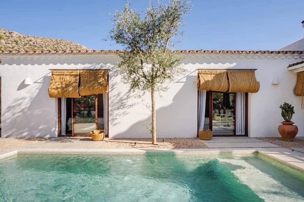 New Mediterranean Villa Puerto de Pollensa Walking distance pinewalk Heated Pool in Puerto de Pollensa, Pollença