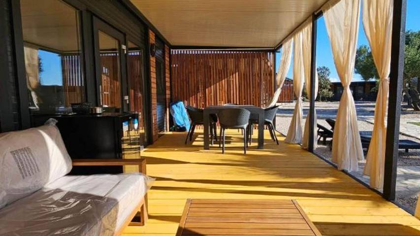 Camping für 7 Personen, mit Terrasse und Pool, mit Haustier in Pirovac - 2