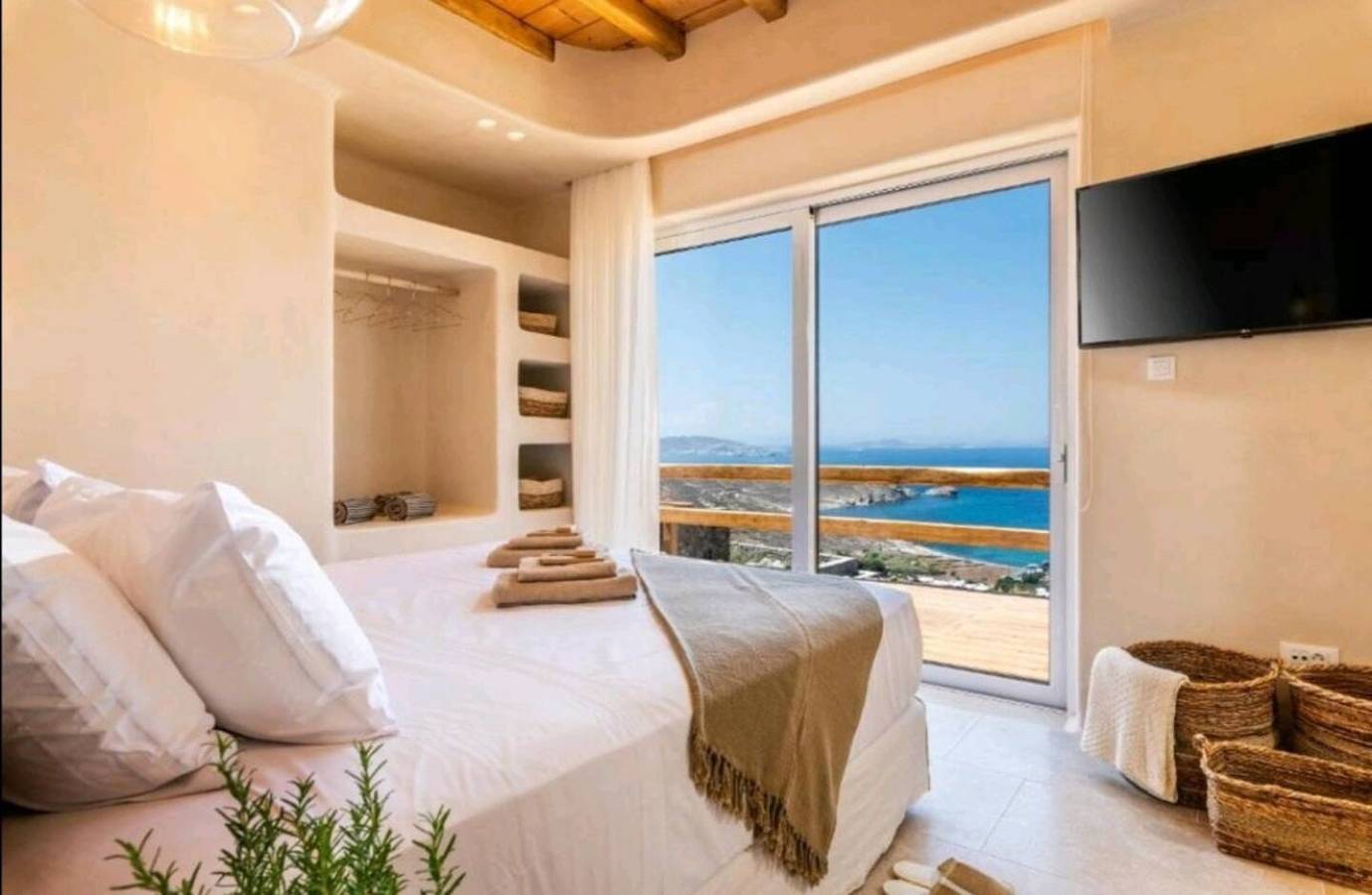 Villa 'Lion' with Sea View, Wi-Fi and Air Conditioning in Faros Armenistis, Mykonos