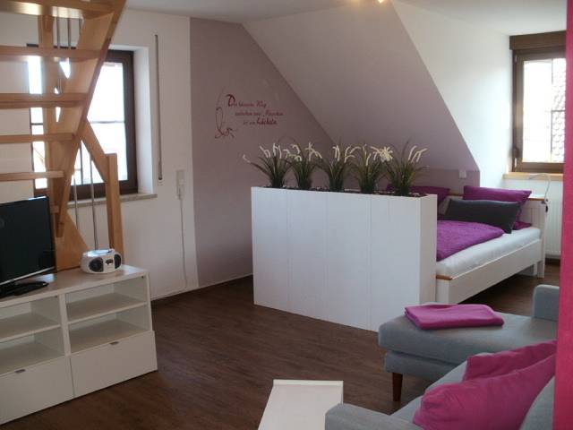 Gästehof - Weinbau Säger - Ferienwohnung Nr.4 mit Balkonterrasse und Ausblick zu den Weinbergen in Nordheim am Main, Fränkisches Weinland