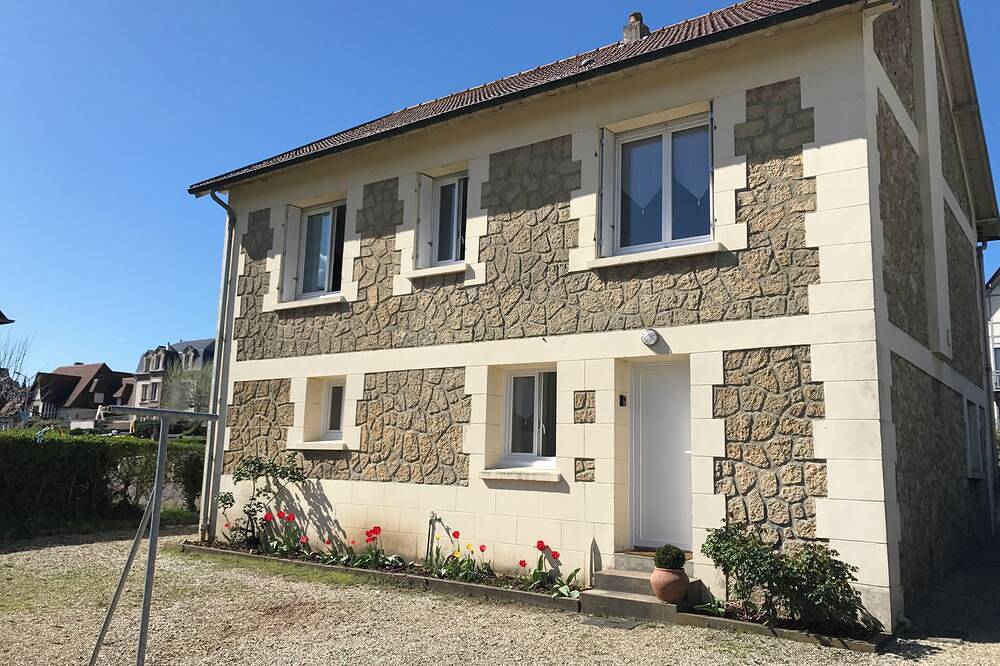 Vacation villa 50 meters from the sea. in Blonville-sur-Mer, Lisieux region