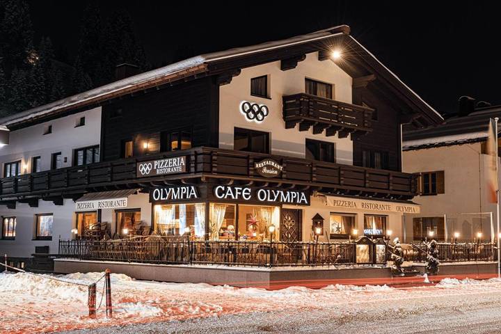 Hôtel pour 4 personnes, avec Balcon et Terrasse ainsi que Sauna et Vue à Lech