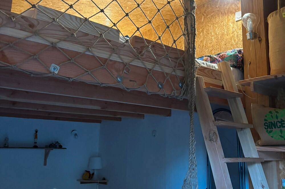 Tiny Home « Logement Bourbon - Corazón de Ardèche » con terraza privada, jardín y Wi-Fi in Lamastre, Parc naturel régional des Monts d'Ardèche