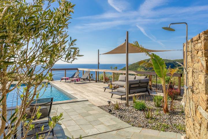 Villa per 8 persone, con Terrazza e Piscina in Capo Corso