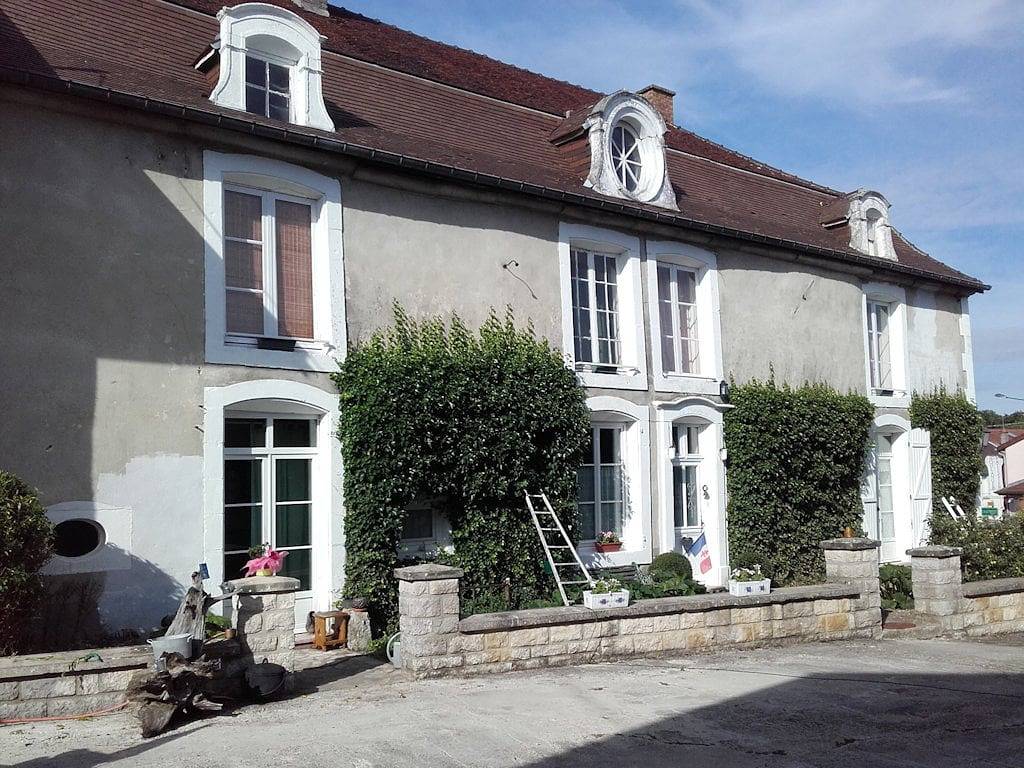 Chambres d'hôtes La Fromagerie du relais postal Royal - Chambre Chocolat in Colombey-les-Deux-Églises, Haute-Marne