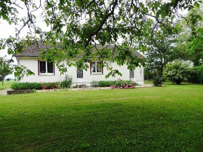 Gîte pour 6 personnes, avec Terrasse et Jardin dans Gron