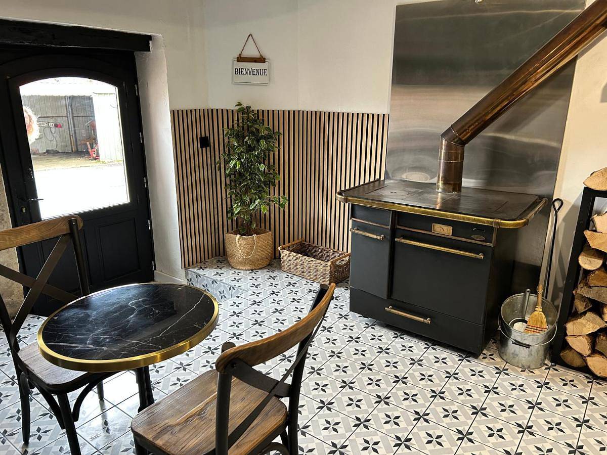 Two-Bedroom House in Seyssel, Région de Saint-Julien-en-Genevois