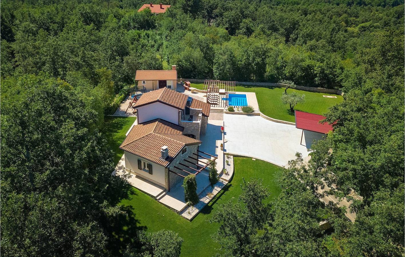 Appartement confortable de 2 chambres avec piscine, Wi-Fi et parking in Gračišće, Istrie centrale