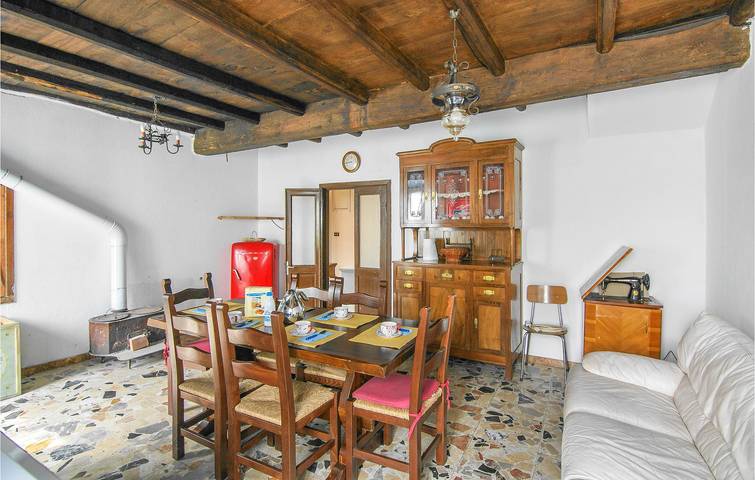 Appartamento di 150 mq con terrazza e parcheggio in Varese Ligure, Provincia di La Spezia