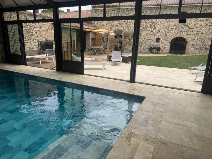 Location de vacances pour 14 personnes, avec jardin et piscine dans Montaigu-Vendée