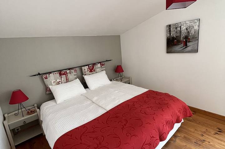 Appartement entier, Shelby - Gîte atypique 6 personnes à 5mn d'Uzès style loft  ambiance automobile in Saint-Quentin-la-Poterie, Région de Nîmes